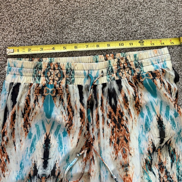 GUESS Wide-Leg Patterned Pants - Picture 6 of 9